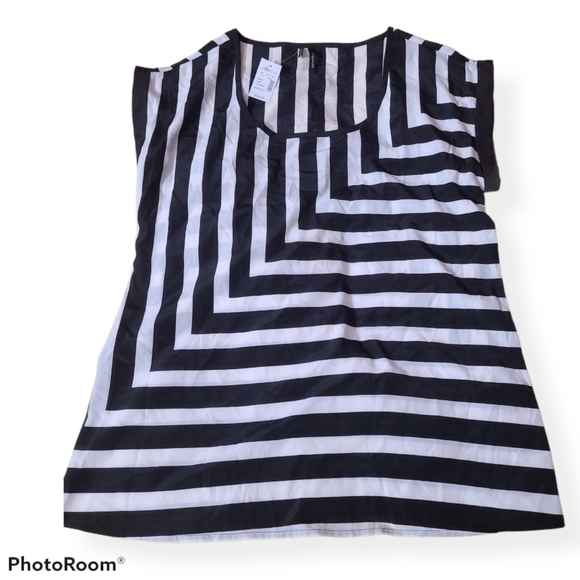 Nwt Short sleeve top - Picture 2 of 6